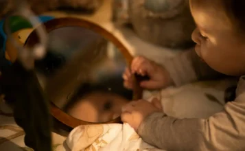LE MIROIR MAGIQUE